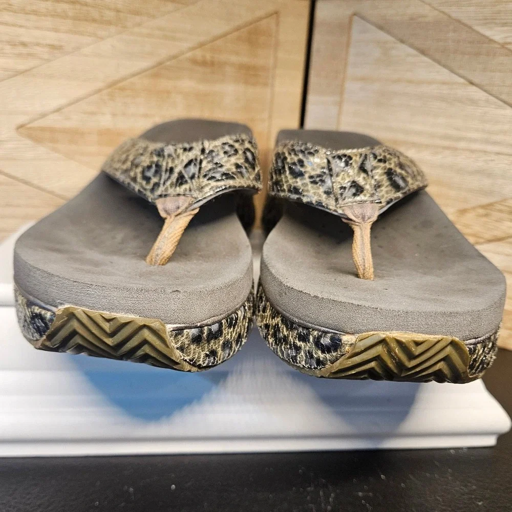 Volatile‎ Sandals Womens 8 Leopard Glimpse Platform Wedge Thong Flip Flops #673